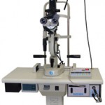 NIDEK社GYC-1000 green laserで糖尿病網膜症、網膜裂孔などに対する網膜光凝固や緑内障の時に使われます。